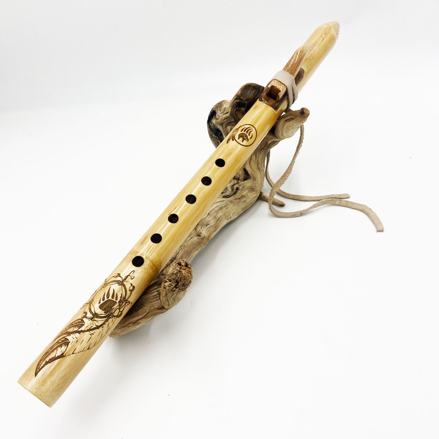 Flûte Native Américaine F# 432Hz en Bambou – Gravure Ours et Plumesv