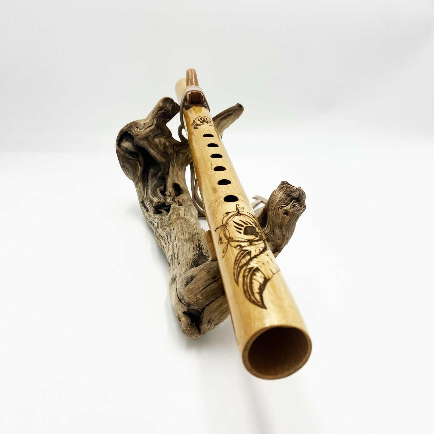 Flûte Native Américaine F# 432Hz en Bambou – Gravure Ours et Plumes