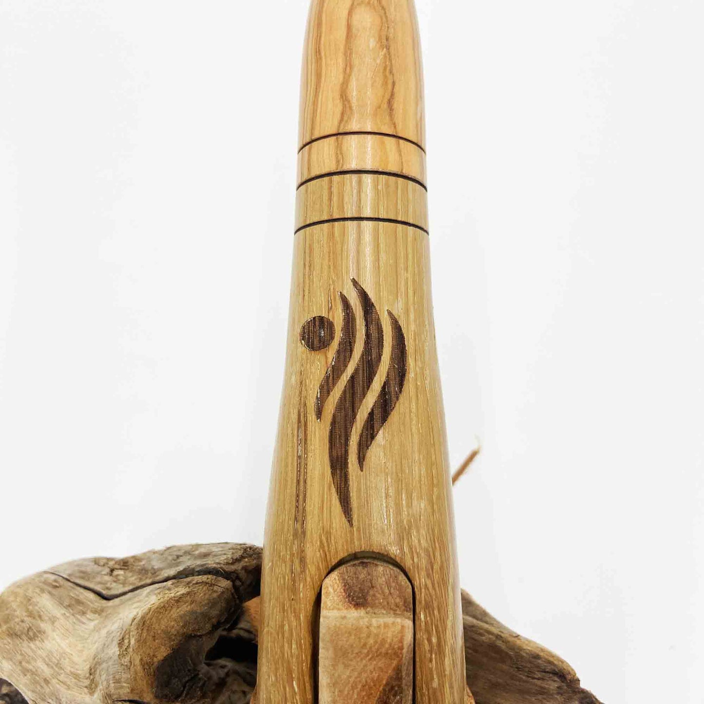 Flûte Native Amérindienne Accordée en La 432Hz - Bois de chêne embouchure en Bois d'Olivier et totem en Noyer