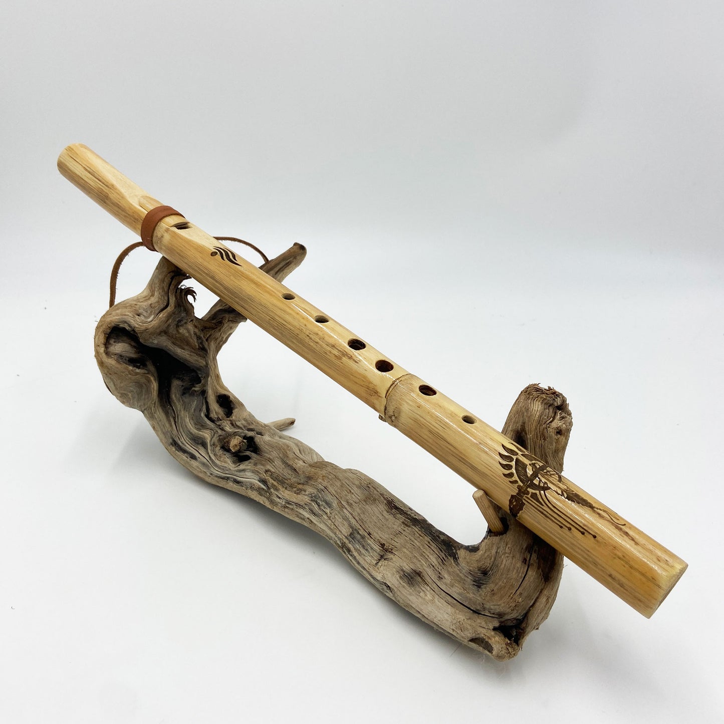 flute amérindienne en bois de canne de Provence