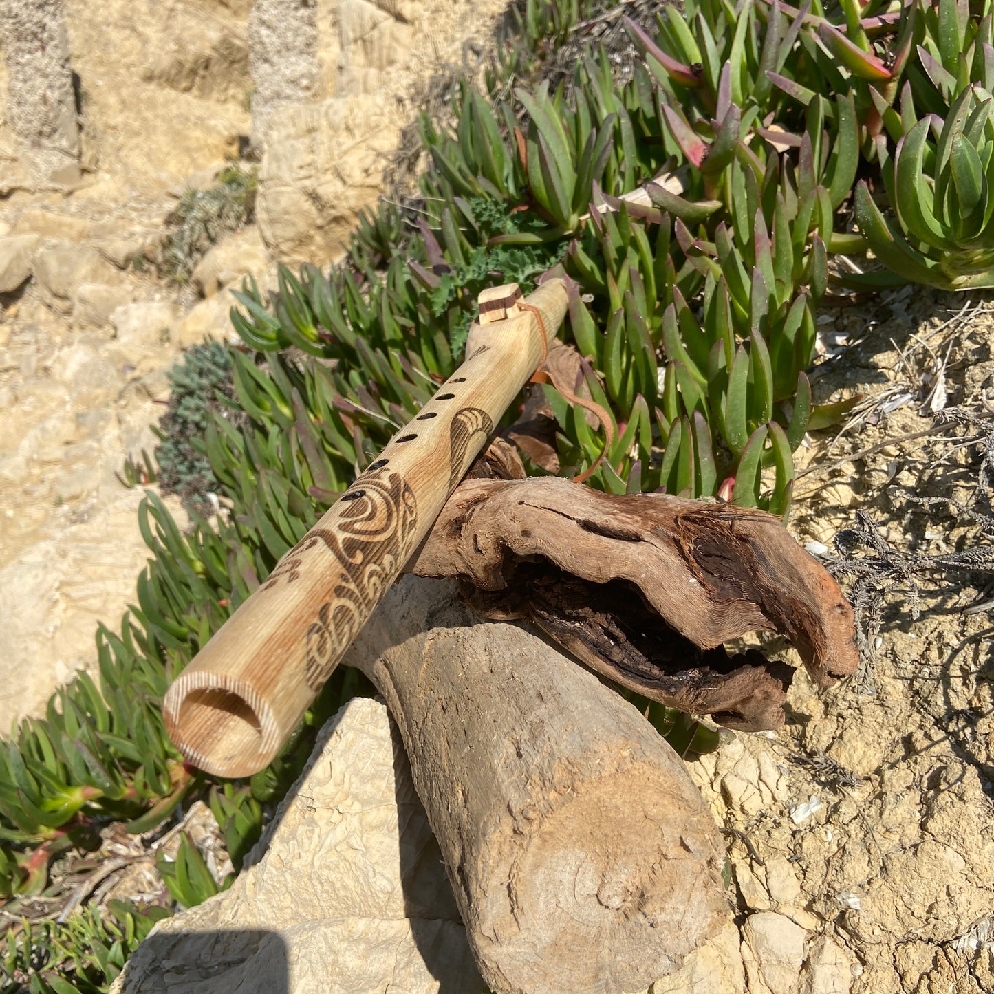 Flute amérindienne en bois avec Gecko