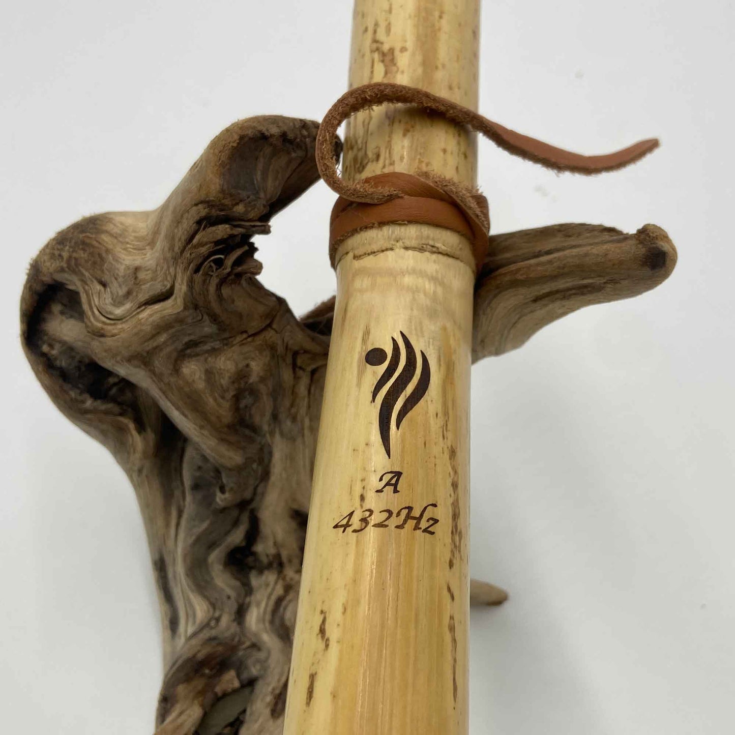 Indianerflöte aus Rohrholz aus der Provence – A (A) 432 Hz – Indianerkopfgravur