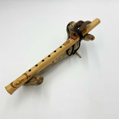 Flûte amérindienne artisanale en bambou SI 432hz gravée main spirale et kokopelli