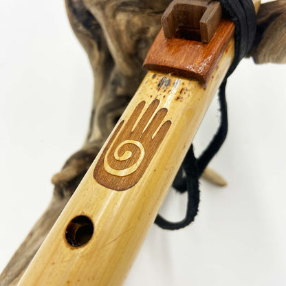Flûte amérindienne artisanale en bambou SI 432hz gravée main spirale et kokopelli