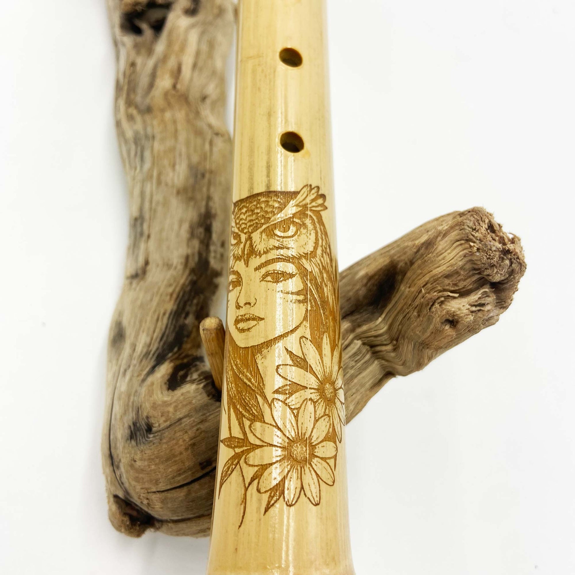 Flûte amérindienne artisanale en bambou LA 432hz avec gravure indienne hibou