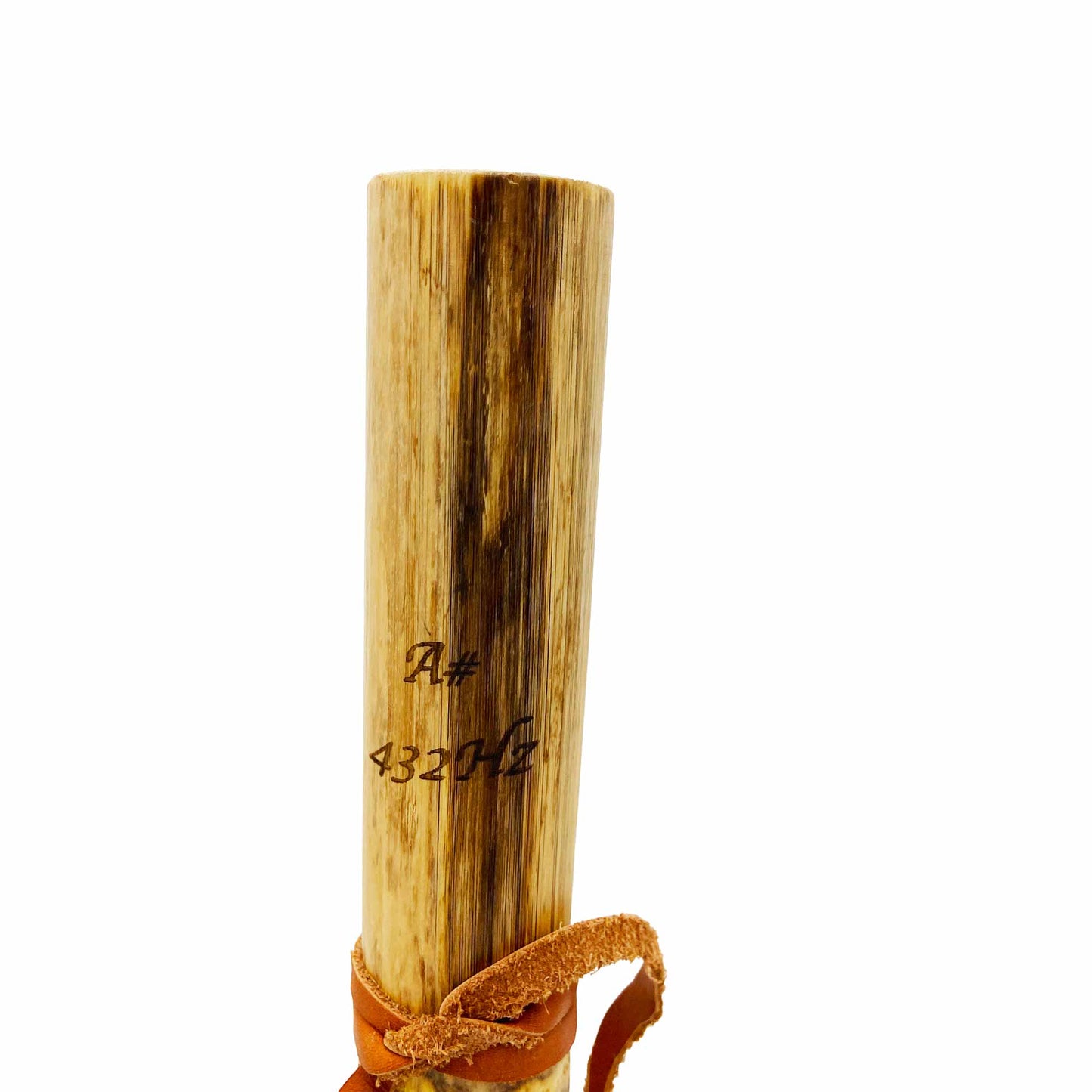 Flöte der amerikanischen Ureinwohner in Provence Cane – gestimmt in A# (A#) bei 432 Hz