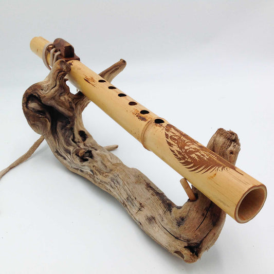 Flûte Amérindienne en Bambou – Fa# (F#) 432Hz – Gravure Loup & Totem en Noyer