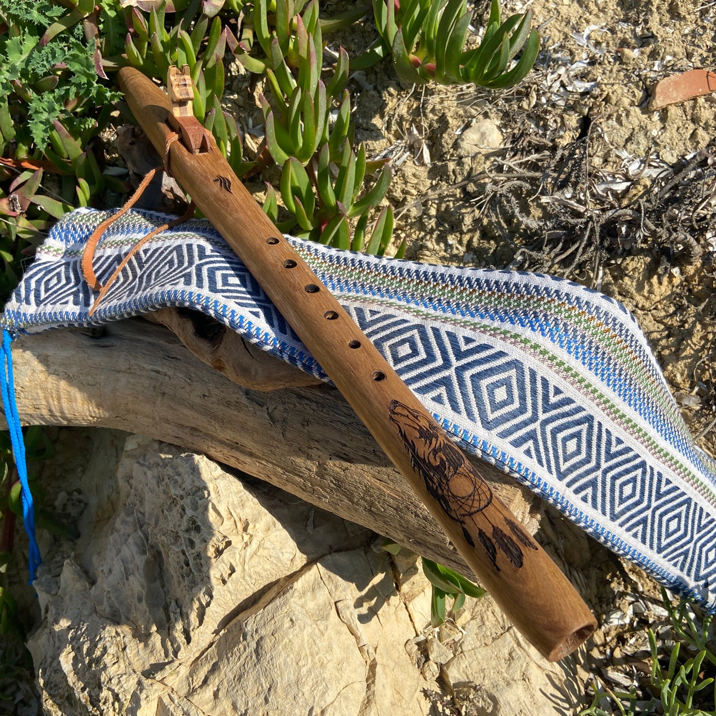 Flûte Méditative Amérindienne en Chêne Fa# (F#)- Totem Tête de Loup