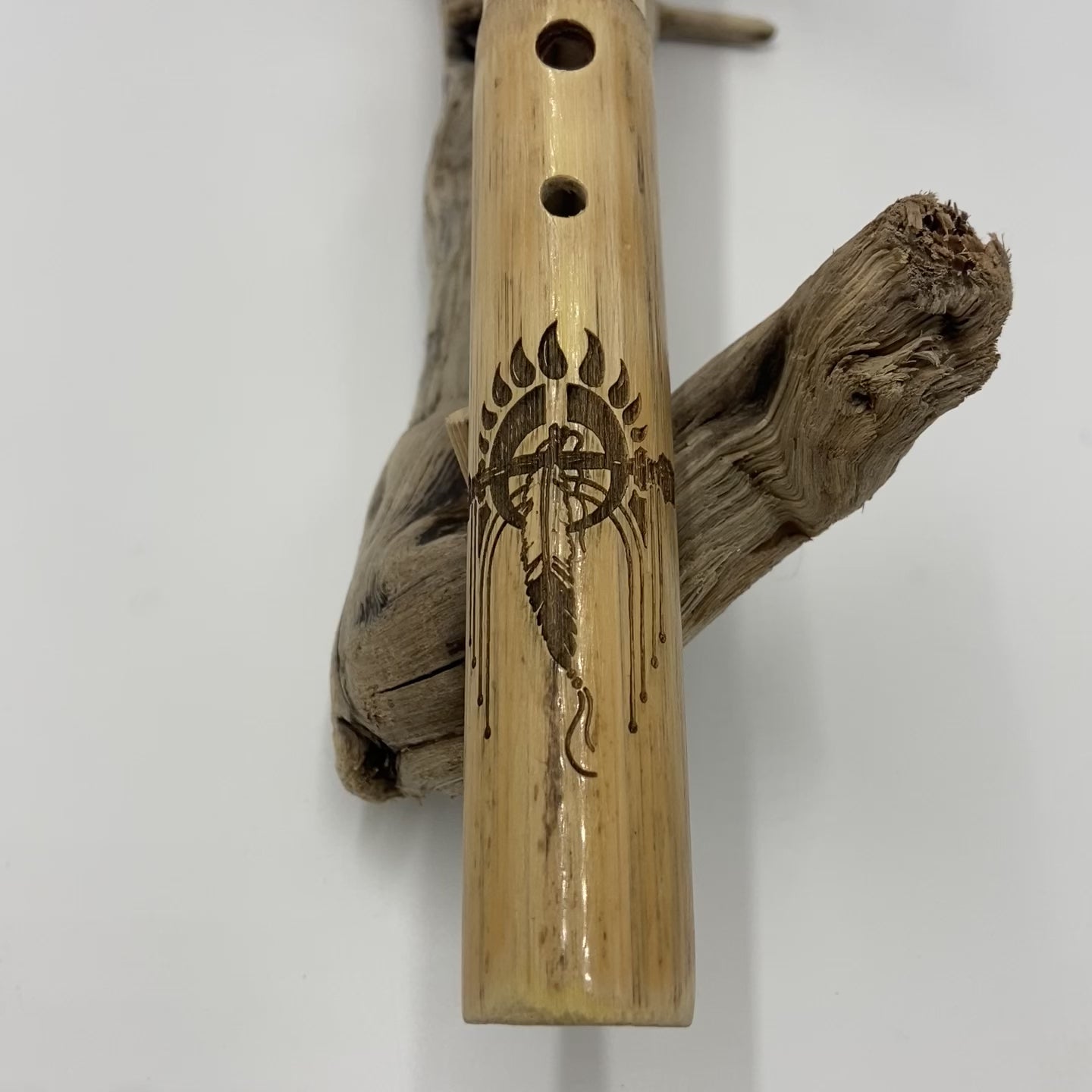 Flöte der amerikanischen Ureinwohner in Provence Cane – gestimmt in A# (A#) bei 432 Hz