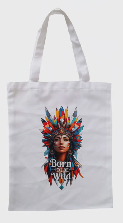 Tote bag blanc imprimé d’une femme amérindienne colorée avec inscription Born to be Wild