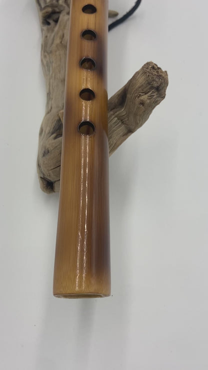 Flûte amérindienne en bambou caramel accordée en La 432Hz à 6 trous