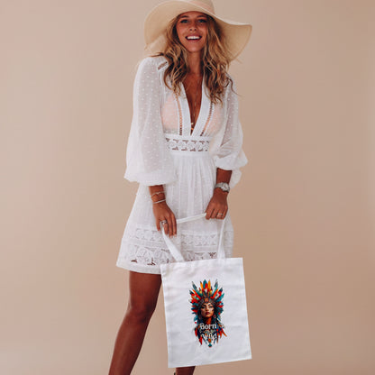 Tote bag blanc imprimé d’une femme amérindienne colorée avec inscription Born to be Wild